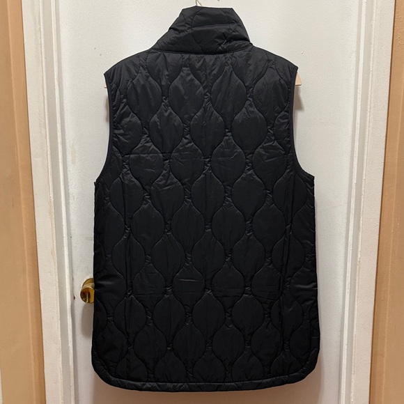 GAP Black Water-Resistant Vest - Picture 3 of 11